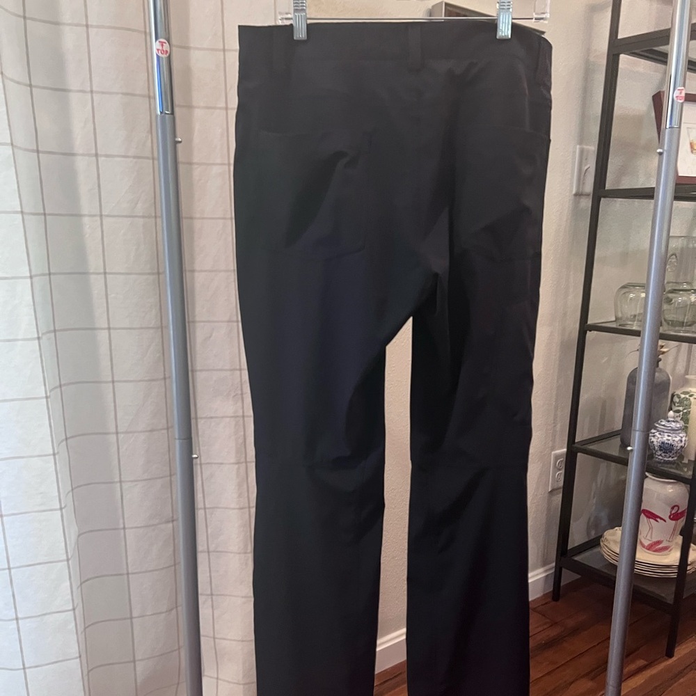 NWOT Under Armour Black Golf Pants with Zip Phone Pocket. SZ 36 - Picture 2 of 5